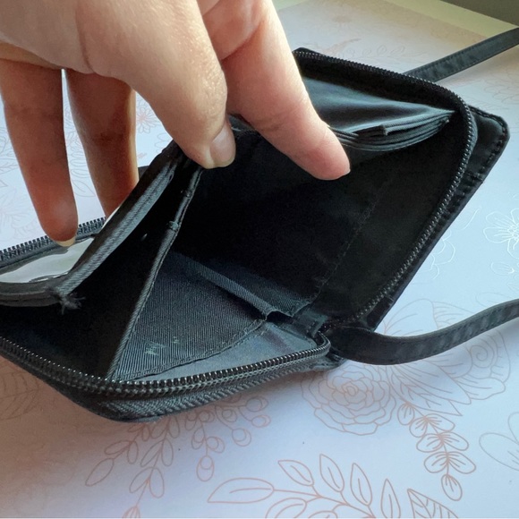 Eddie Bauer Black Crossbody Wallet with Detachable Strap - Picture 8 of 12